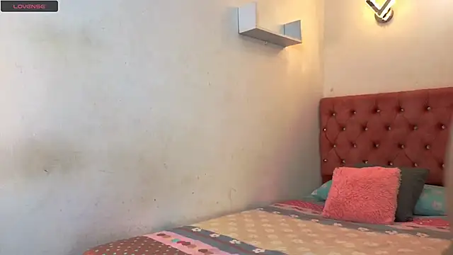 Snapshot of Kyra_Honey chatting on November 11, 2025, 2:39 pm Kyra Honey online show from November 11, 2025, 2:39 pm