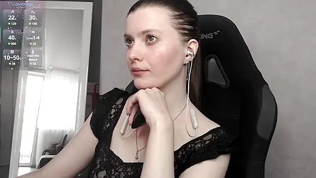 cute elfy  online show from September 8, 2025, 2:16 pm