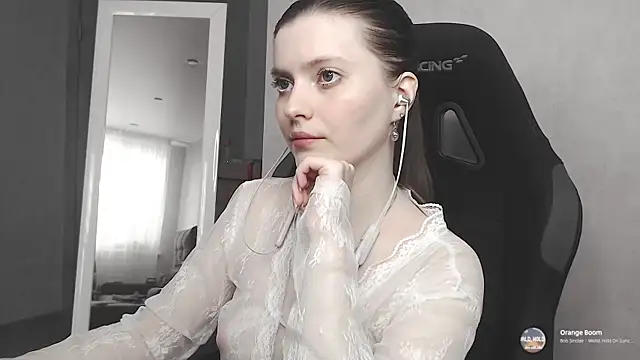 cute elfy  online show from September 26, 2025, 2:10 pm