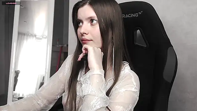 cute elfy  online show from October 3, 2025, 2:03 pm