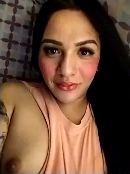 Snapshot of enoria1992 chatting on December 18, 2025, 3:29 pm enoria1992 online show from December 18, 2025, 3:29 pm