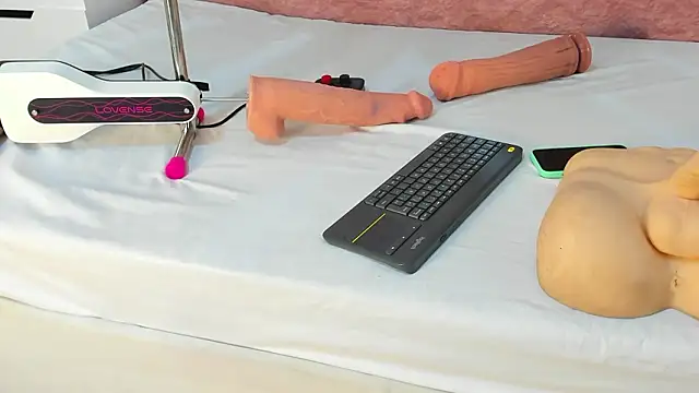 Wonderkloe  online show from February 12, 2026, 7:31 pm