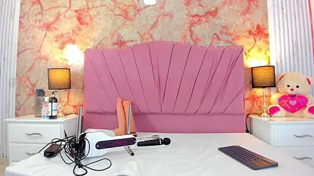 Wonderkloe  online show from March 29, 2026, 2:55 am