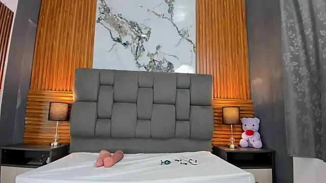 Wonderkloe  online show from April 8, 2026, 2:44 am