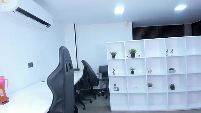 megan bigboobs  online show from November 13, 2025, 10:58 am