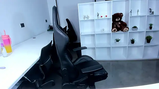 megan bigboobs  online show from January 15, 2026, 10:53 am