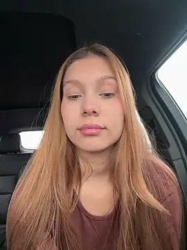 Nikii   online show from April 13, 2026, 3:28 pm