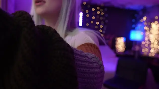 littlelune online show from October 26, 2025, 11:20 pm