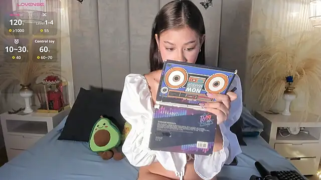 leaahcashh online show from September 14, 2025, 2:22 am