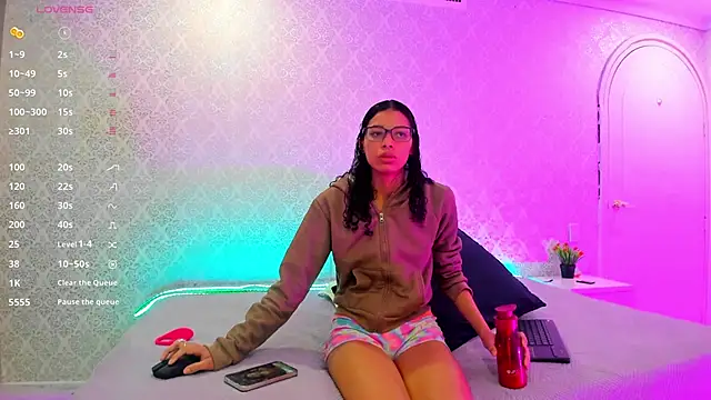 BeccaReedd online show from November 7, 2025, 11:10 am