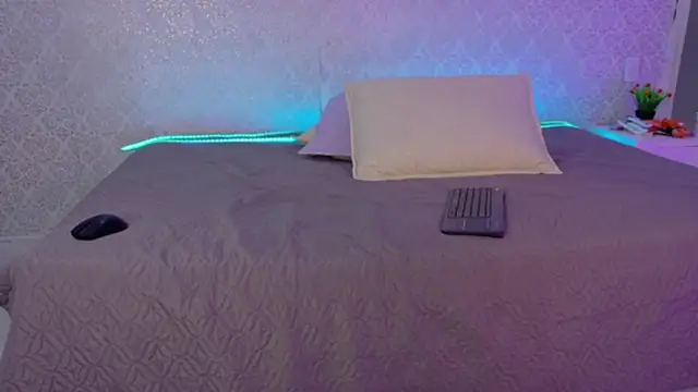 BeccaReedd online show from November 23, 2025, 11:21 am