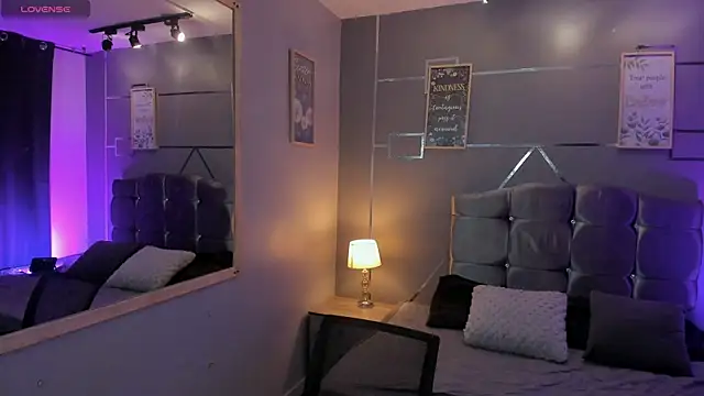 Christopher 77 online show from October 22, 2025, 1:00 pm