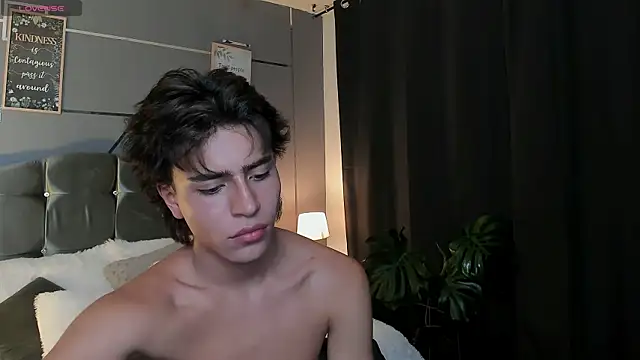 Christopher 77 online show from December 20, 2025, 3:46 am