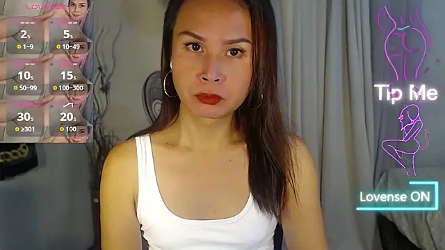 holly bitch online show from April 9, 2026, 12:21 am