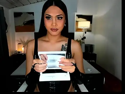 CallaWang online show from December 3, 2025, 8:29 pm