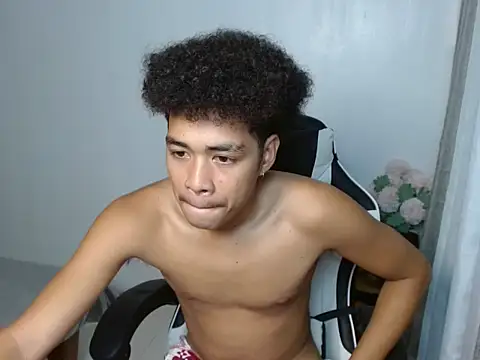 Snapshot of curlyasian_njxx chatting on April 10, 2026, 7:35 am curlyasian njxx online show from April 10, 2026, 7:35 am