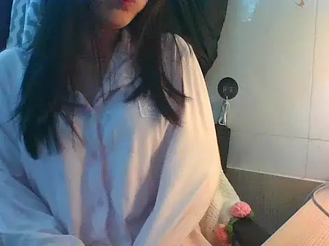 Snapshot of Linzly chatting on February 13, 2026, 8:43 am Linzly online show from February 13, 2026, 8:43 am