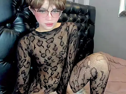 Snapshot of rian_shemale chatting on October 27, 2025, 7:51 pm rian shemale online show from October 27, 2025, 7:51 pm