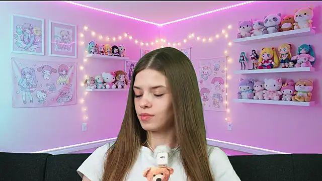 sukie spooky online show from April 15, 2026, 8:54 am