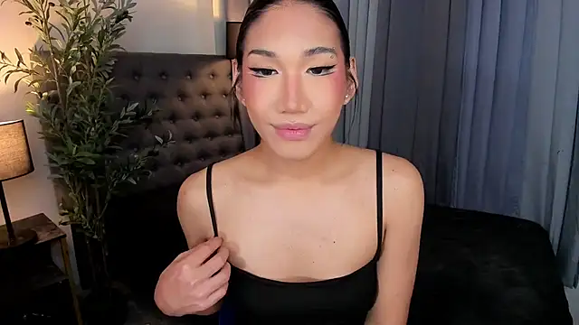 Snapshot of Hugecockasianprincess chatting on August 5, 2026, 8:22 pm Hugecockasianprincess online show from August 5, 2026, 8:22 pm