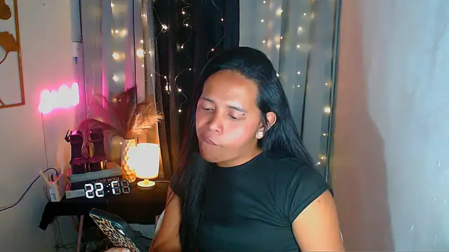 Lorainnelustts online show from February 25, 2026, 7:34 pm