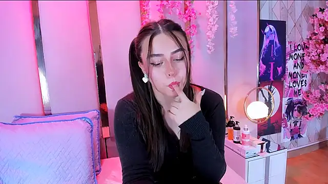 HannaCollins  online show from March 8, 2026, 1:37 pm