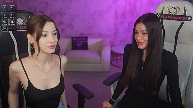 Snapshot of Selena_Glow chatting on May 29, 2026, 2:37 pm Selena Glow online show from May 29, 2026, 2:37 pm