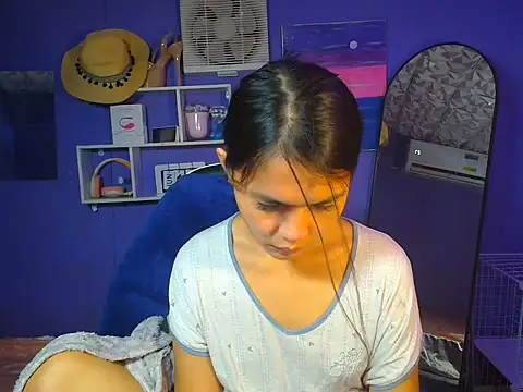 urgirljane online show from June 14, 2026, 2:35 am