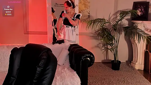 Violet Griffen online show from December 3, 2025, 3:43 pm