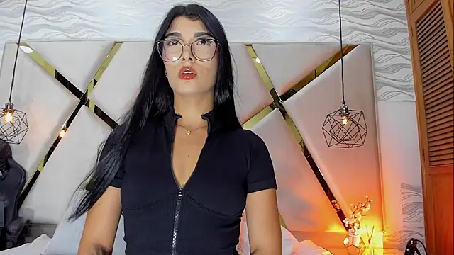 FernandaRousse online show from December 1, 2025, 7:30 pm