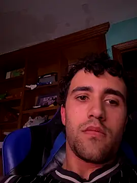 aavrdvh33 online show from December 4, 2025, 6:38 pm