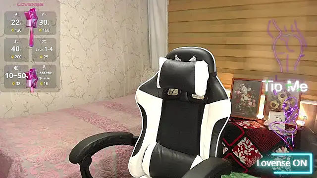 Snapshot of TssluttyNikka chatting on November 19, 2025, 9:48 pm TssluttyNikka online show from November 19, 2025, 9:48 pm