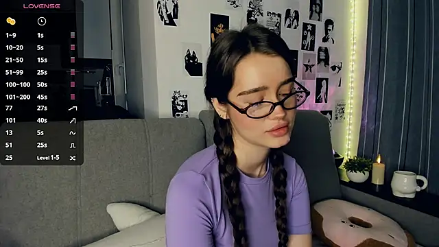 lovelyalivia online show from November 30, 2025, 9:35 am