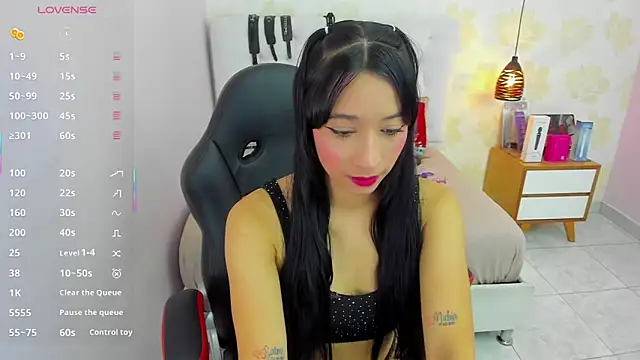 IVONNEPARKER6 online show from December 4, 2025, 7:00 pm