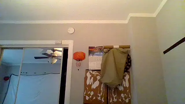 Snapshot of JezOne555 chatting on December 16, 2025, 10:04 pm JezOne555 online show from December 16, 2025, 10:04 pm