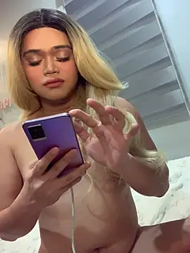 VictoriaL0ve online show from December 4, 2025, 1:53 pm