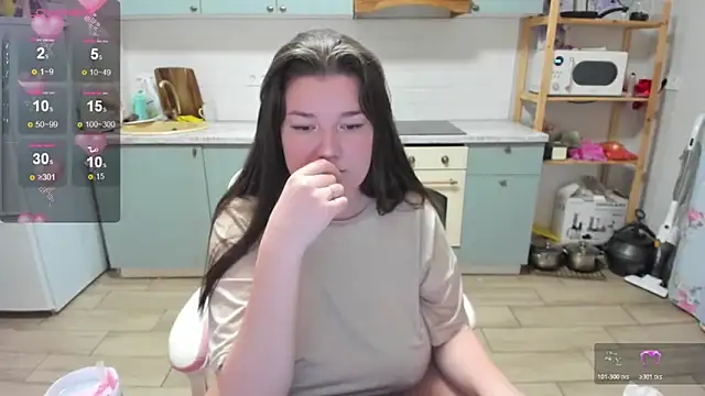 LinaElasm online show from March 10, 2026, 9:09 pm