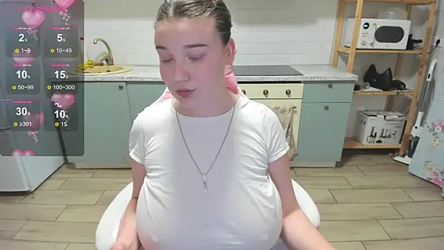 LinaElasm online show from April 10, 2026, 8:02 pm