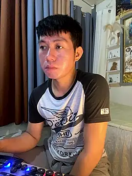 Snapshot of xshyboyx chatting on January 7, 2026, 2:14 am xshyboyx online show from January 7, 2026, 2:14 am