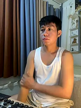 Snapshot of xshyboyx chatting on January 7, 2026, 2:52 pm xshyboyx online show from January 7, 2026, 2:52 pm