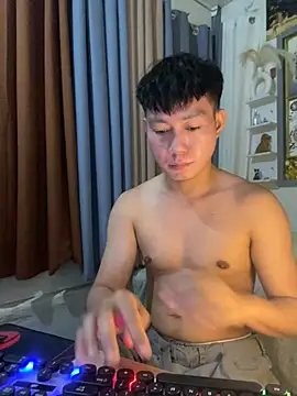 Snapshot of xshyboyx chatting on January 13, 2026, 2:22 pm xshyboyx online show from January 13, 2026, 2:22 pm