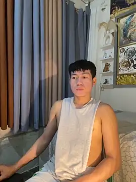 Snapshot of xshyboyx chatting on February 13, 2026, 3:35 am xshyboyx online show from February 13, 2026, 3:35 am