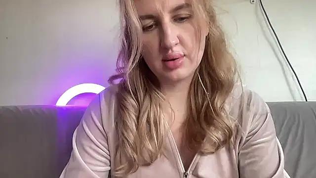 Snapshot of Kadayy1 chatting on September 9, 2025, 10:37 am Kadayy1 online show from September 9, 2025, 10:37 am