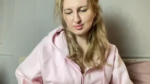 Snapshot of Kadayy1 chatting on September 12, 2025, 5:24 pm Kadayy1 online show from September 12, 2025, 5:24 pm