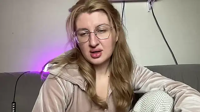 Snapshot of Kadayy1 chatting on September 13, 2025, 7:46 pm Kadayy1 online show from September 13, 2025, 7:46 pm