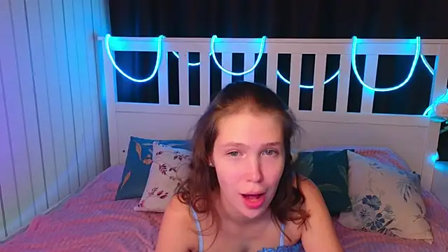 BeatrixCarIeton online show from November 14, 2025, 7:45 pm