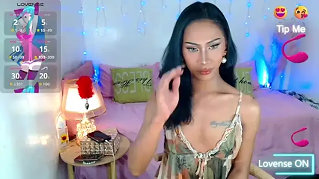 sassylatina online show from October 25, 2025, 1:51 pm