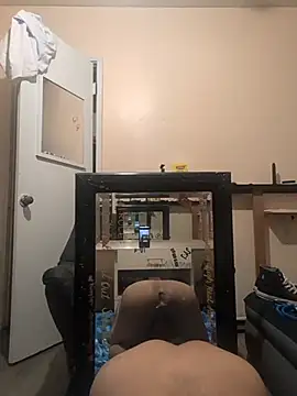 Snapshot of Cnutt310 chatting on December 15, 2025, 3:38 pm Cnutt310 online show from December 15, 2025, 3:38 pm