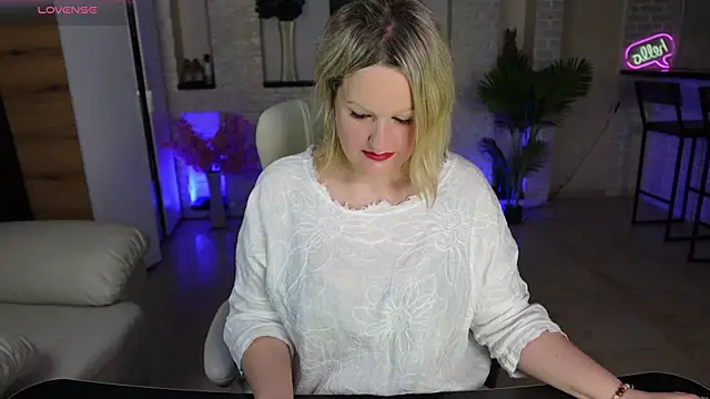 Snapshot of MariemLui chatting on April 2, 2026, 3:09 pm MariemLui online show from April 2, 2026, 3:09 pm