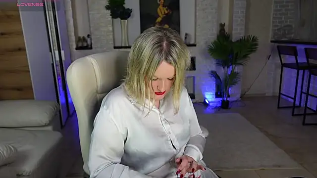 MariemLui online show from April 6, 2026, 2:40 pm